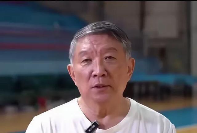 队员受伤离, 宫鲁鸣教练, 的老球员来