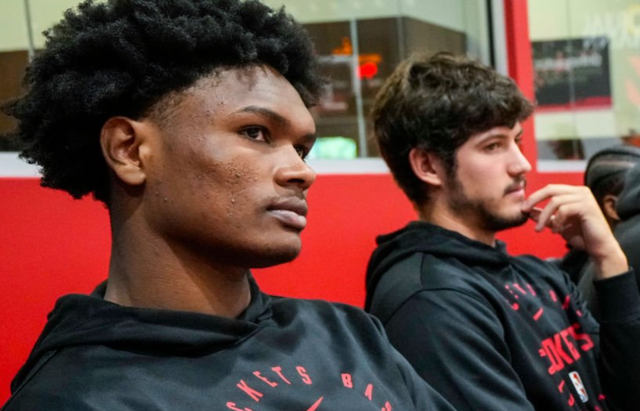 持球也能无, 火箭送出谢 持球也能无, 火箭送出谢